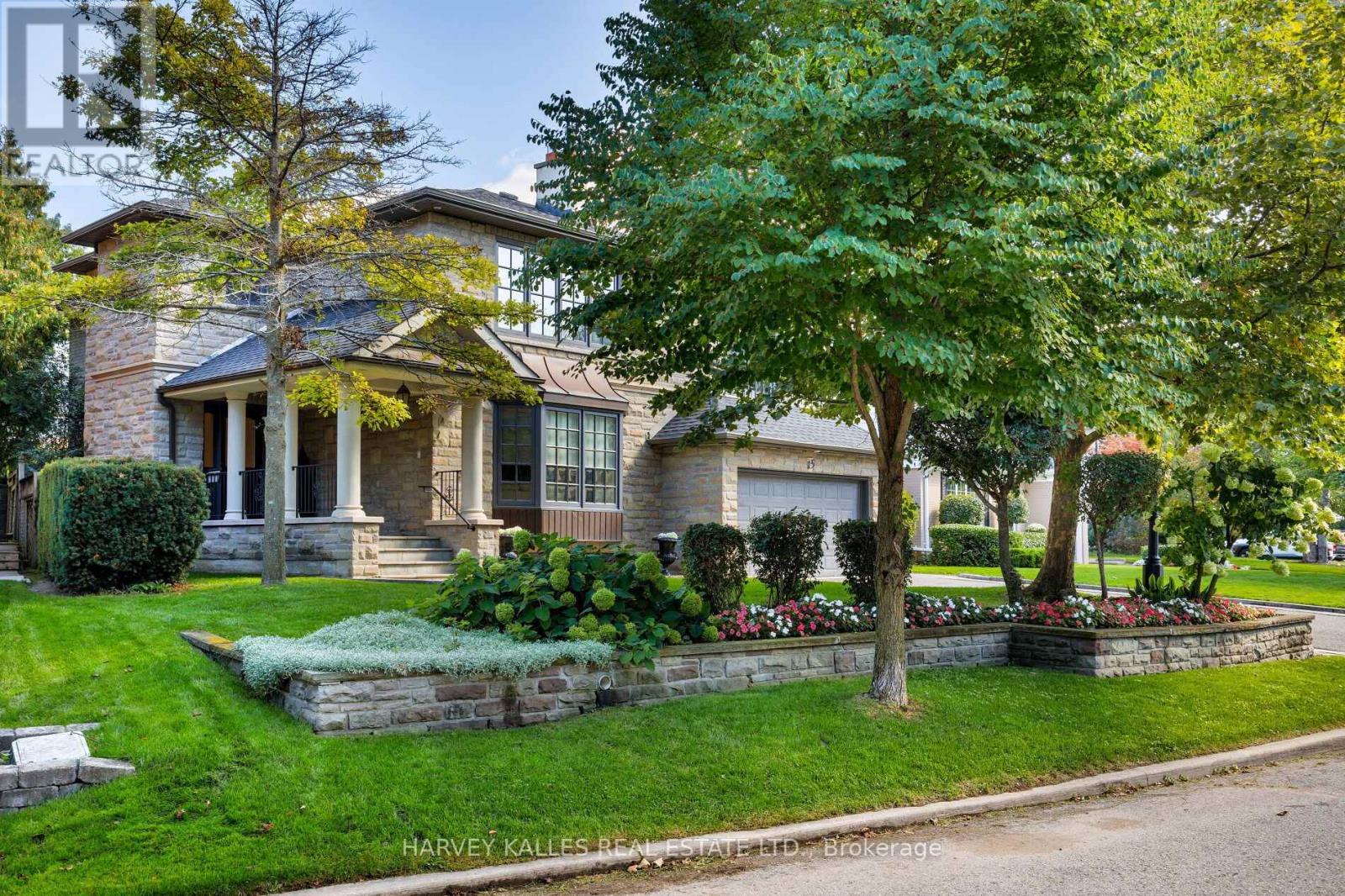 15 Moorehill Drive, Toronto, Ontario M4G 1A3 - Photo 4 - C14010858