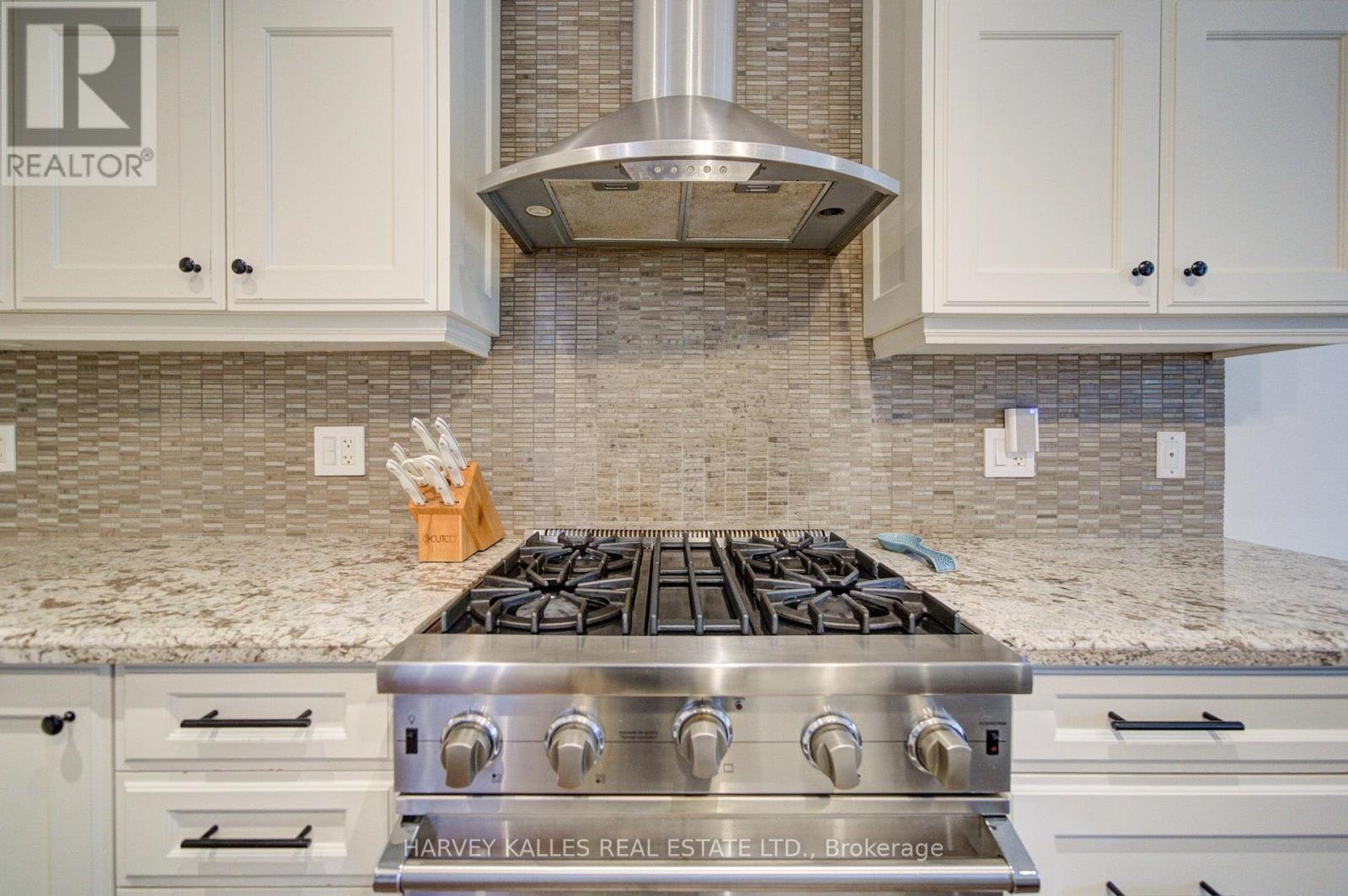 328 Douglas Avenue, Toronto, Ontario M5M 1H1 - Photo 13 - C14020896