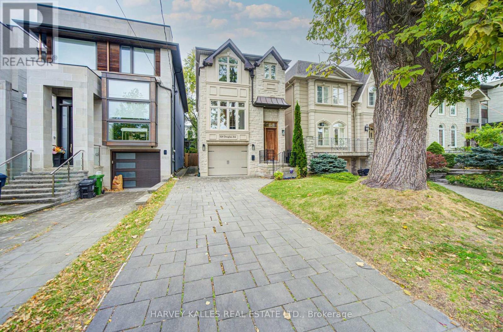 328 Douglas Avenue, Toronto, Ontario M5M 1H1 - Photo 3 - C14020896