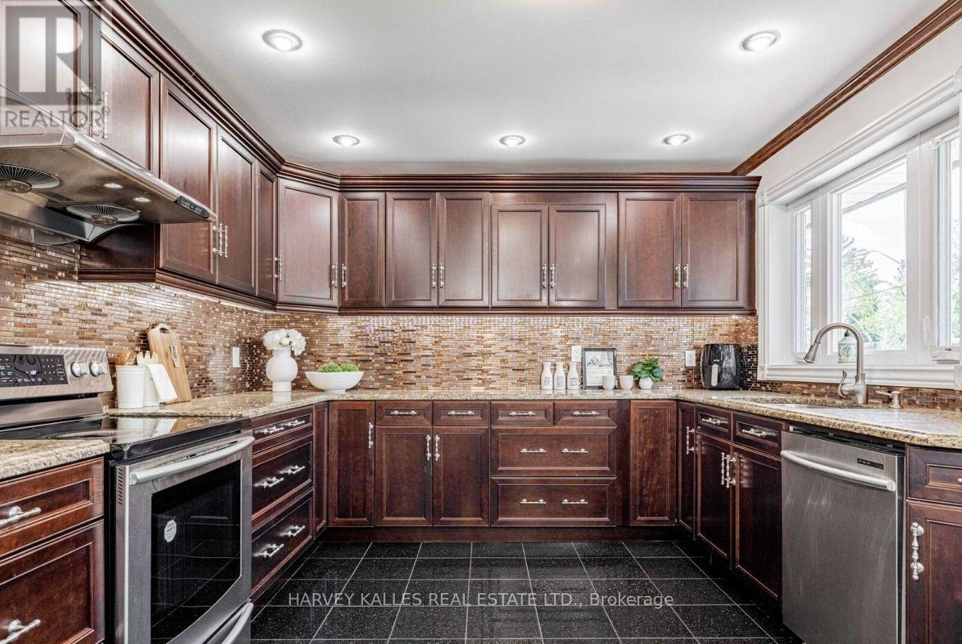 5 Parmbelle Crescent, Toronto, Ontario  M3A 3G5 - Photo 9 - C14033814